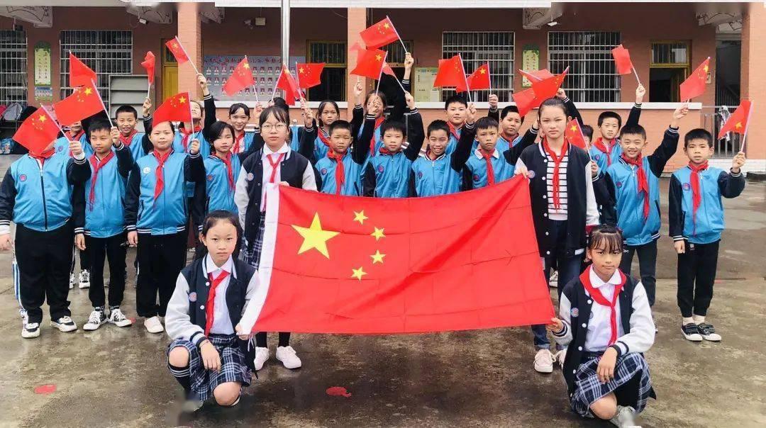 日本女人天天背个枕头干什么？游戏画面
