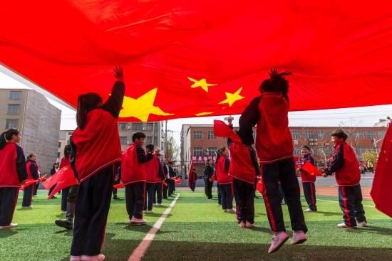 重庆武隆:网络平台现雪中嬉戏危险视频,涉及人员被处罚